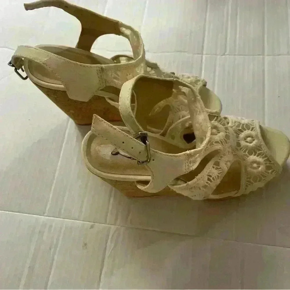 Lucky Brand Women’s Cork Wedge Heels Size 7 - Picture 4 of 5